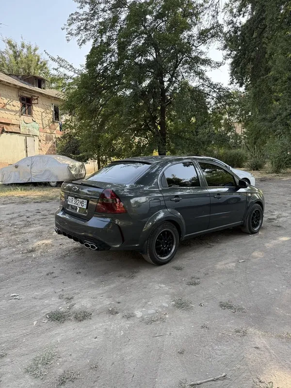 Продам бамфер спорт 3 Продам бамфер спорт 3