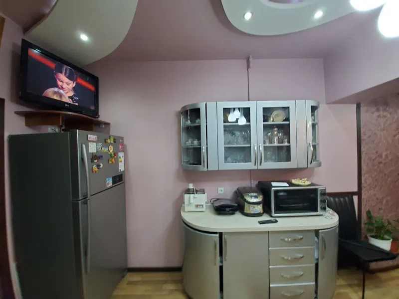 Сдам квартиру Ц17, ЦУМ, метро космонавты, 3-х комнатную, с ремонтом 8
