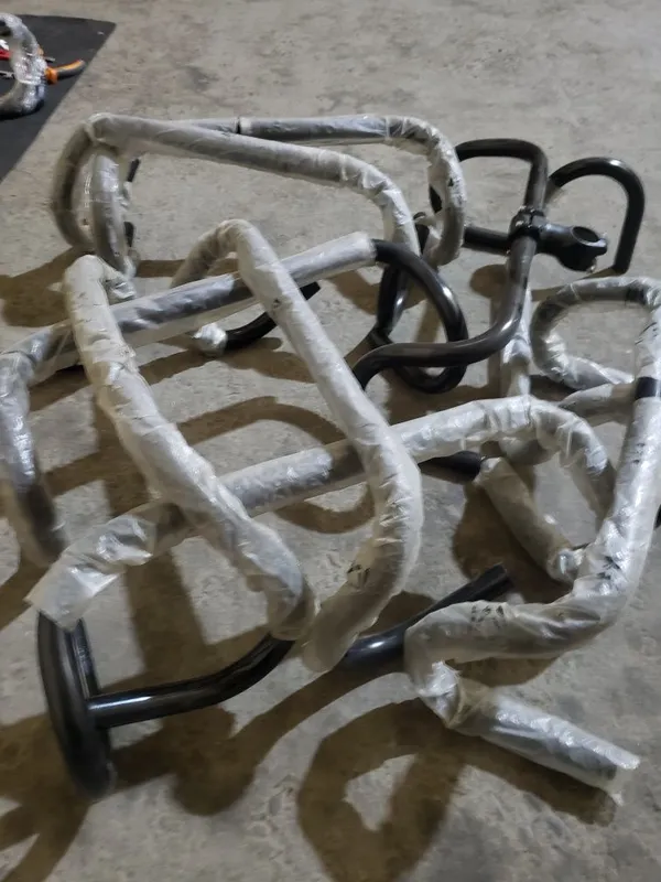 Руль шоссейный, баран.Покрышки SCHWALBE 26×2.35 2 Руль шоссейный, баран.Покрышки SCHWALBE 26×2.35 2