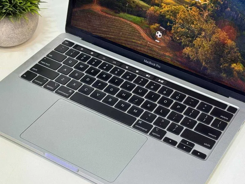 б/у MacBook Pro 13-inch Quad Core i7 / 16Gb / 512Gb Silver 1 б/у MacBook Pro 13-inch Quad Core i7 / 16Gb / 512Gb Silver 1