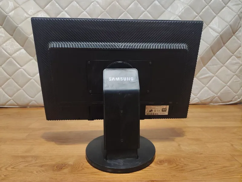 Монитор 24" Samsung SyncMaster 245B (1920x1200) 7 Монитор 24" Samsung SyncMaster 245B (1920x1200) 7