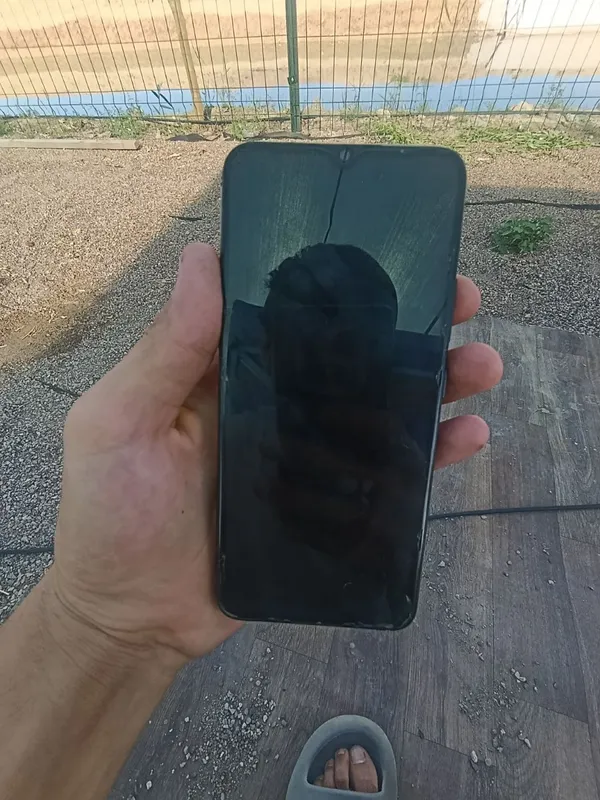 Телефон Realme c21y 1