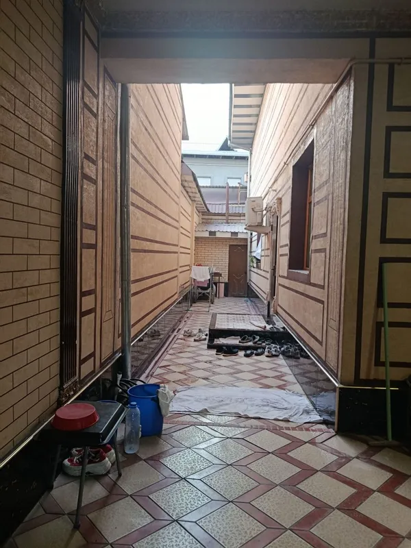 Срочно продается дом метро строитель 2 уровня