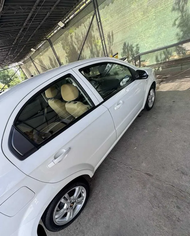 Oq rangli Nexia 3 LTZ avtomobili 4 Oq rangli Nexia 3 LTZ avtomobili 4