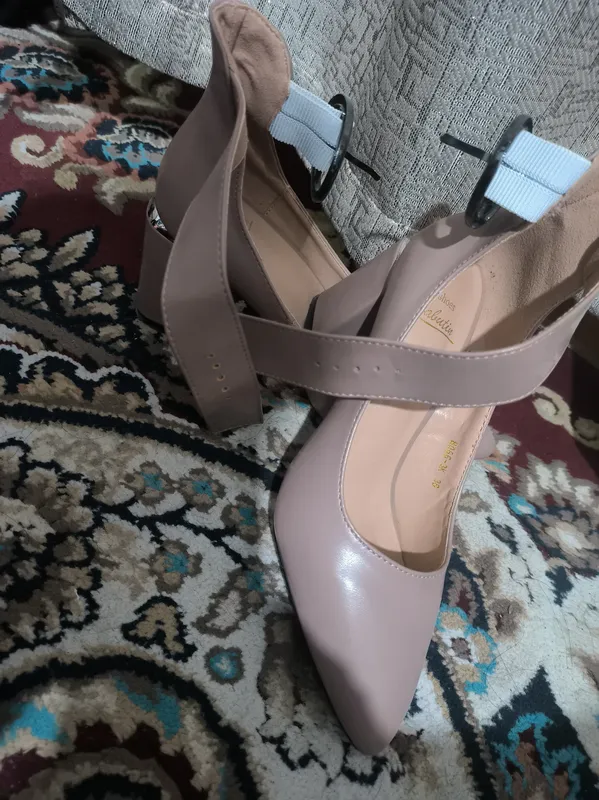 oyoq kiyim ayolla,razmer 36, 2 marta kiyilgan 2 oyoq kiyim ayolla,razmer 36, 2 marta kiyilgan 2