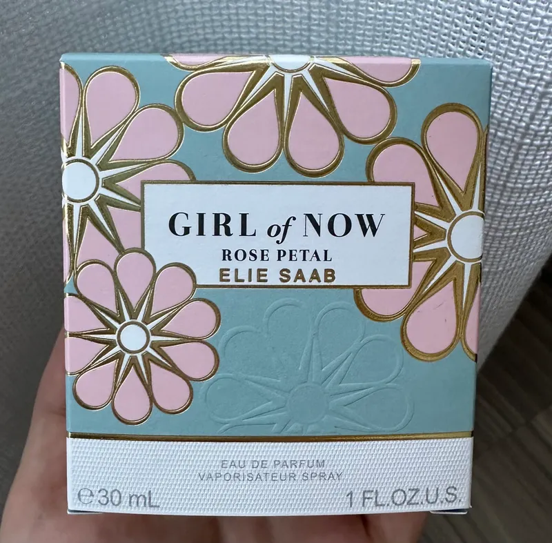 Парфюм Elie Saab Girl of Now Rose Petal 1 Парфюм Elie Saab Girl of Now Rose Petal 1