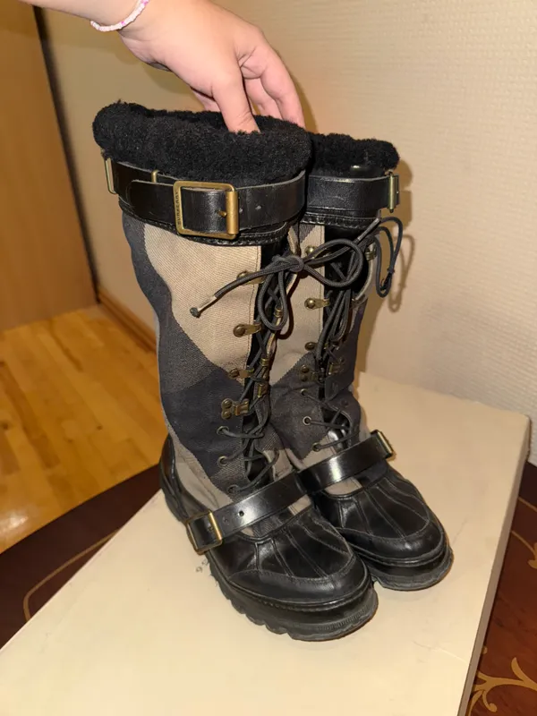 Сапоги Burberry 1