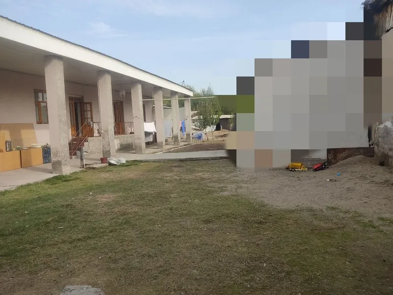 Hovli sotiladi 5,5 sotiq atvosi Moshina bozorga yetmi Nog'oy qo'rg'on 6 Hovli sotiladi 5,5 sotiq atvosi Moshina bozorga yetmi Nog'oy qo'rg'on 6