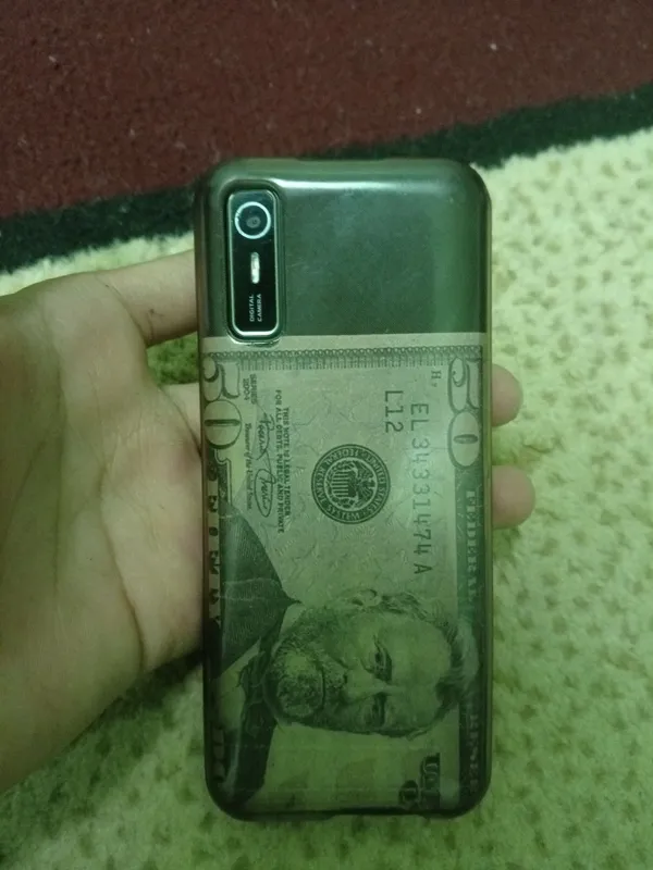 Knopkali telefon novey