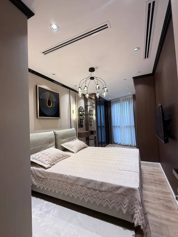 Piramit Tower ЖКda ta’mirli, mebel va Bosh texnikasi bilan, panoramali oynali va Tashkent City manzarali 2 xonali kvartira sotiladi 3