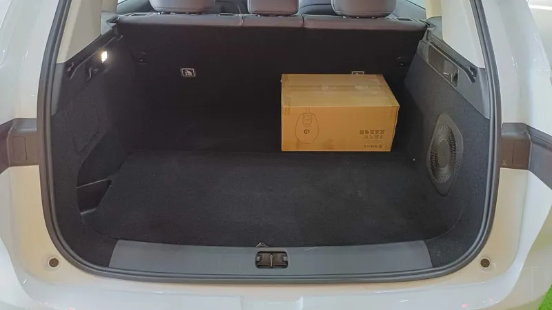 Leapmotor C10 REEV Full Komplektatsiya, Oq Rang, 0 km 6
