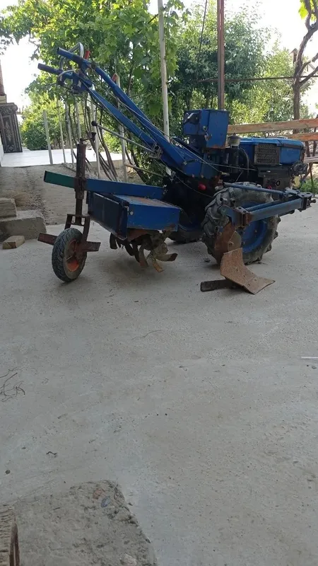 Mototraktor sotiladi 3