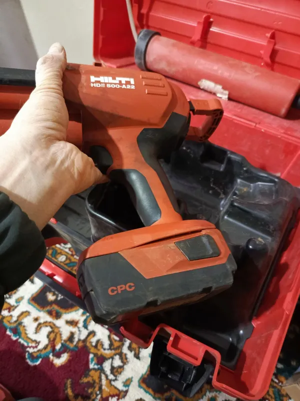 Продаю аккумуляторный дозатор Hilti . 5 Продаю аккумуляторный дозатор Hilti . 5