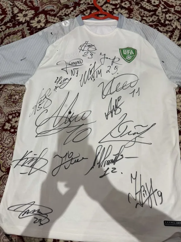 Original UFA futbolkasi futbolchilar imzosi bilan 1 Original UFA futbolkasi futbolchilar imzosi bilan 1