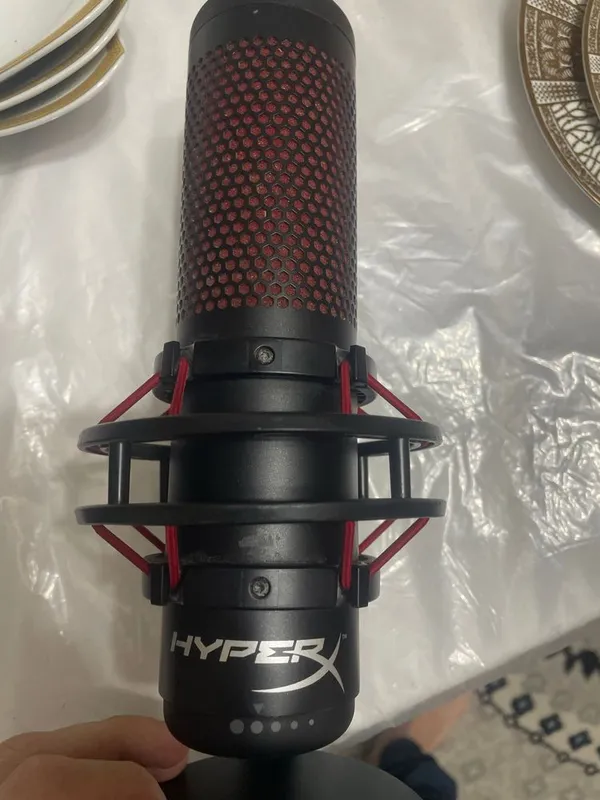 срочно продаю микрафон hyperx quadcast