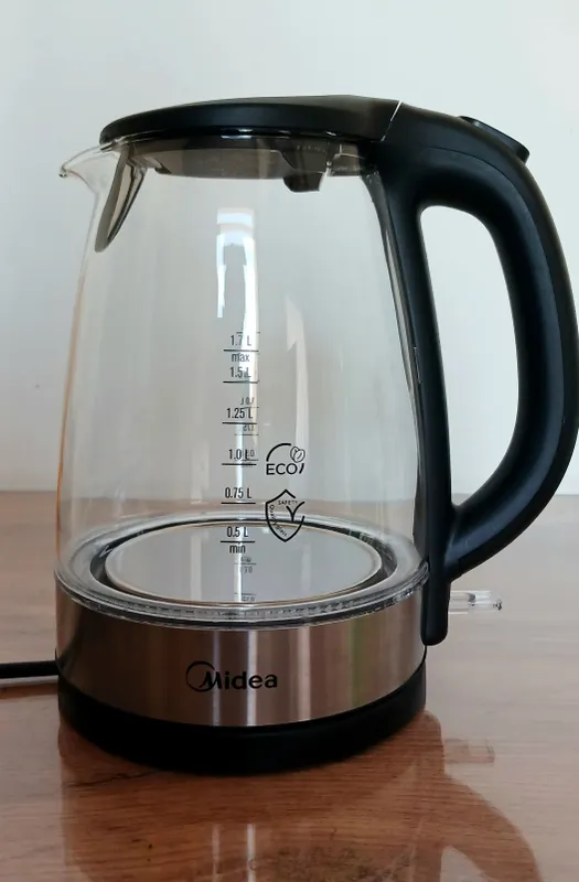 Чайник электрический Midea с подсветкой 2 Чайник электрический Midea с подсветкой 2