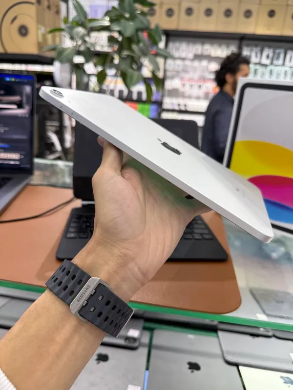 iPad 10 + Keyboard 4