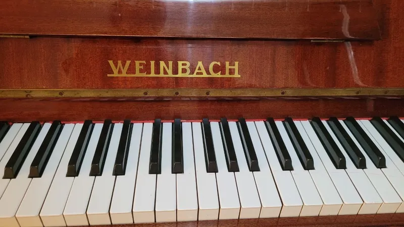 Продаётся пианино Weinbach в отличном состоянии — фото 3