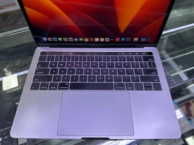 Macbook Pro (2018) 3 Macbook Pro (2018) 3