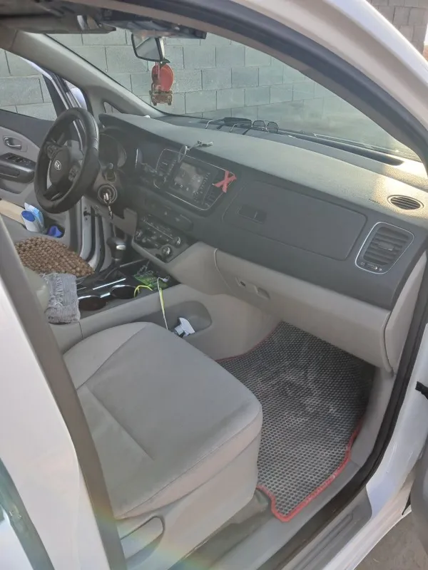 Kia sedona 2019 srochna sotiladi — фото 8