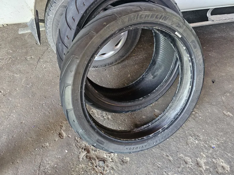 Покрышки от harley davidson 240/40R18 120/70R19 Передний 120/70 — фото 6