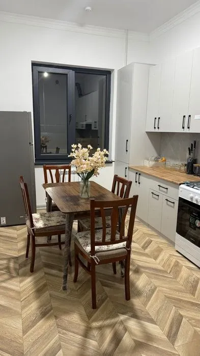 3-комнатная квартира, 86 м², 2/5 этаж (вторичное жилье) 3-комнатная квартира, 86 м², 2/5 этаж (вторичное жилье)