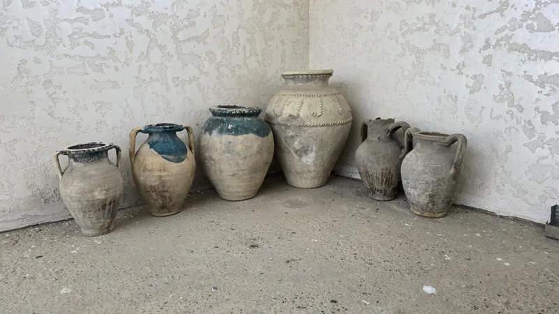 Qadimiy ko'zalar sotiladi