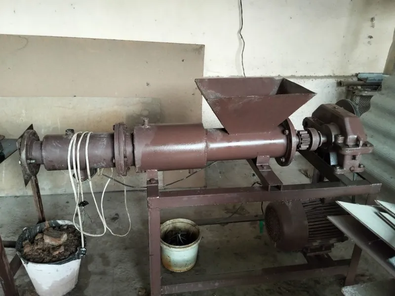 Sovun chiqaradigan aparat sotiladi holati yaxshi. Narxi kelishiladi 1
