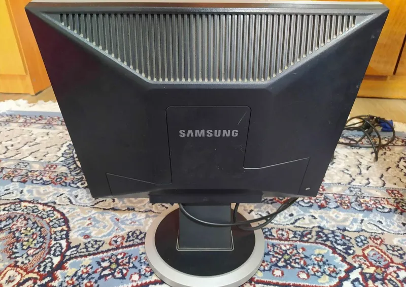 Samsung kompyuter monitori 3 Samsung kompyuter monitori 3