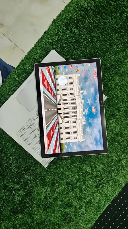 Самая универсальная модель Microsoft Surface Pro 5 8 Самая универсальная модель Microsoft Surface Pro 5 8