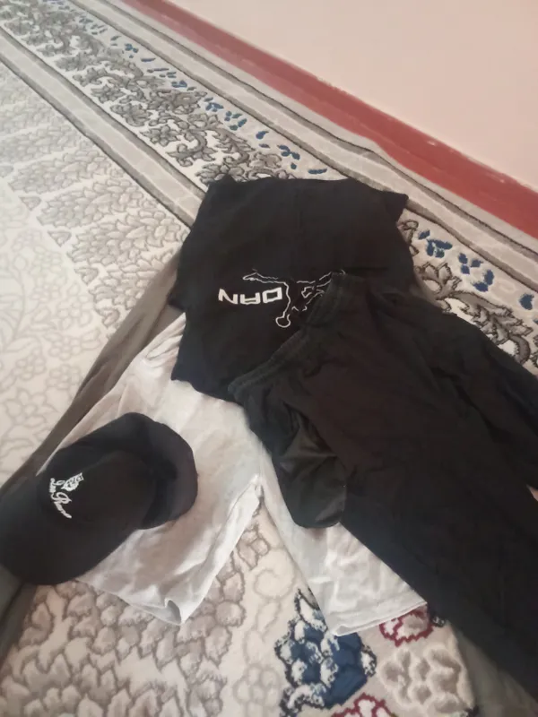yaxshi holatdagi kiyimlar sotaman 150ming som 4 yaxshi holatdagi kiyimlar sotaman 150ming som 4