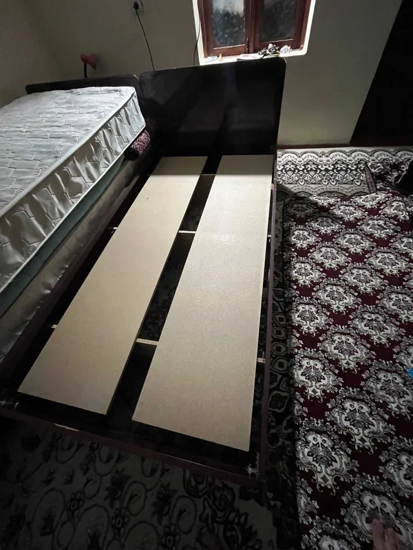 2ta Spalni divan 1 kishilik sotiladi