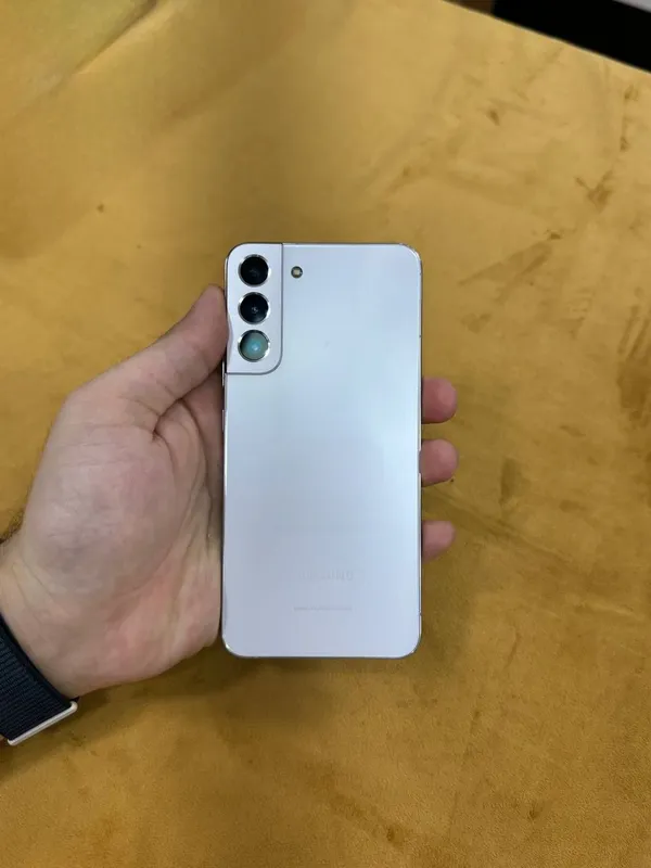 Samsung Galaxy S22+ 1
