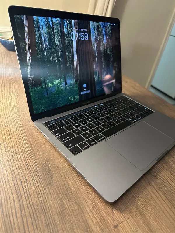 Ideal MacBook Pro 19" 8/256 M1 256GB Touch Bar 1