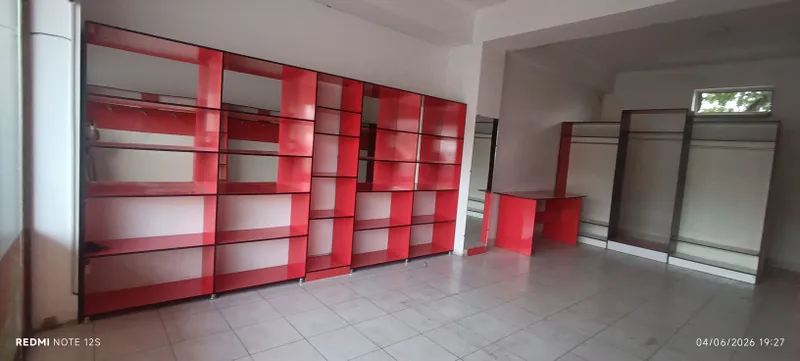 Magazin uchun mebel