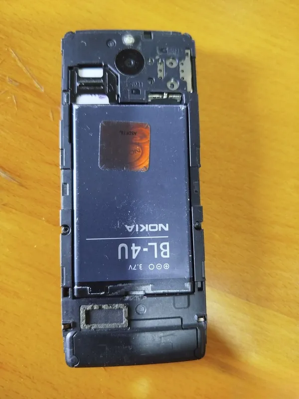 Продается телефон Nokia 515.2 8 Продается телефон Nokia 515.2 8