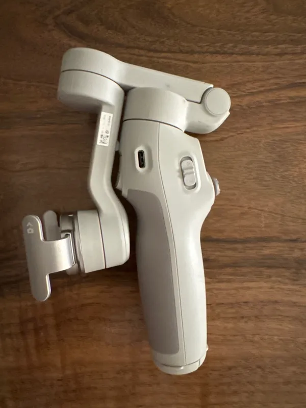 Стабилизатор для телефона OSMO-7 dji Стабилизатор для телефона OSMO-7 dji