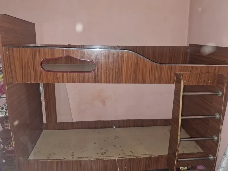 2 etajli divan holati yahshi ishlatilgan