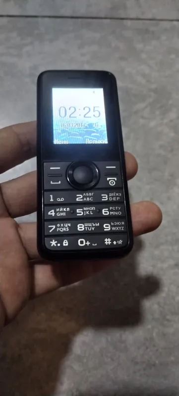 Philips E106 uyali telefoni 1