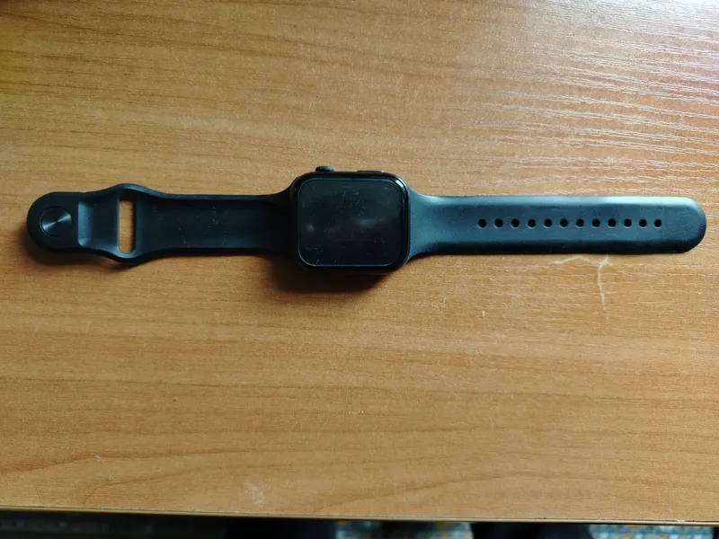 Smart watch sotiladi arzon narxda