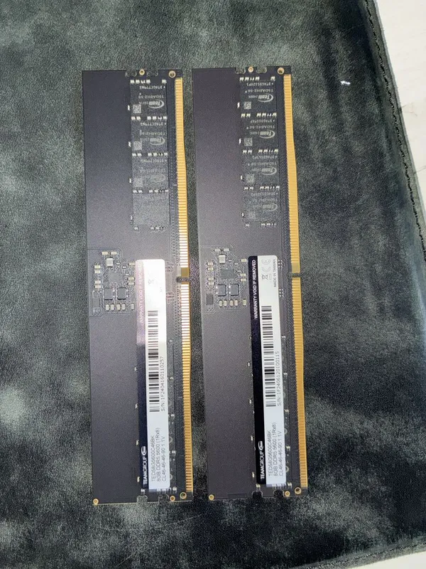 Оперативная память TeamGroup 8GB DDR5 5600 MHz (2 шт) Оперативная память TeamGroup 8GB DDR5 5600 MHz (2 шт)