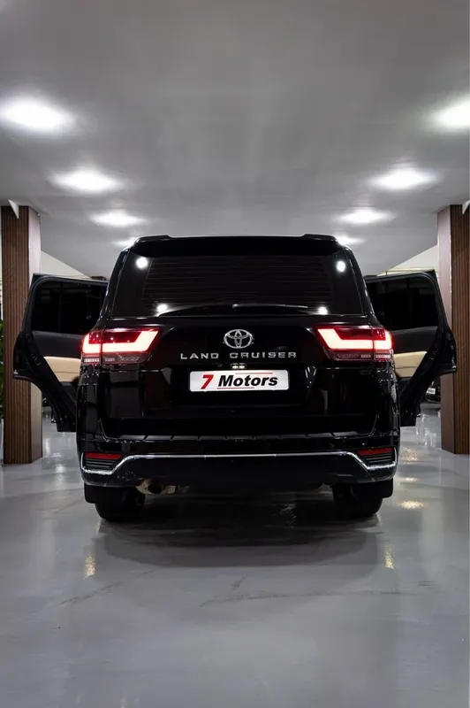 Toyota LC300 God 2024 2