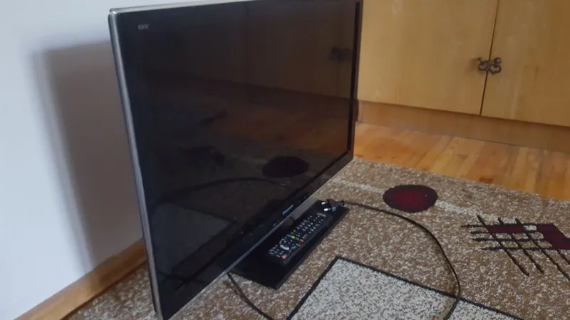 Televizor sotiladi: Panasonic