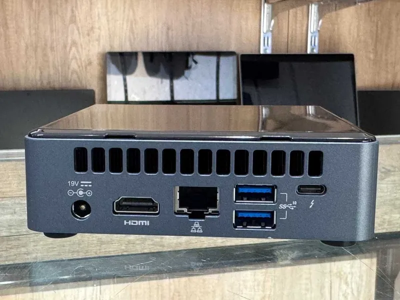 MiNi PC intel NUC10FNK Core i7-10710U ram 16 ssd 256m2 2 MiNi PC intel NUC10FNK Core i7-10710U ram 16 ssd 256m2 2
