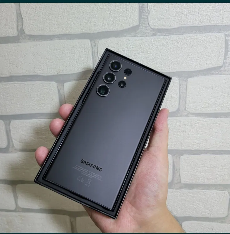 Samsung S23 Ultra продаётся 12/256 1