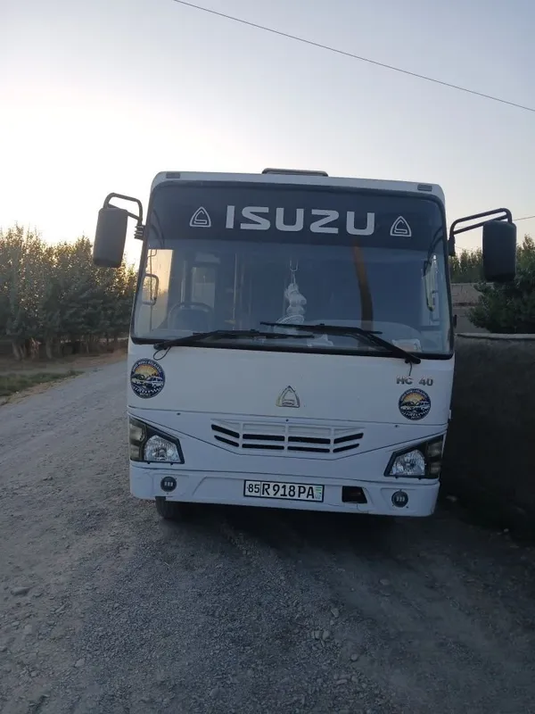 Avtobus Isuzu 2017 1 Avtobus Isuzu 2017 1