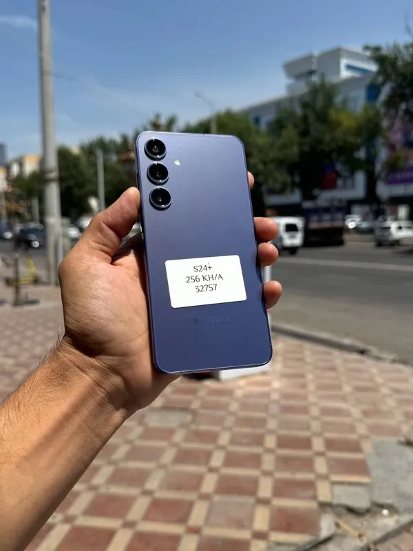 Samsung S24+ . Samsung S24+ .