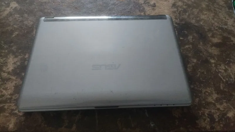 Netbuk asus sotiladi