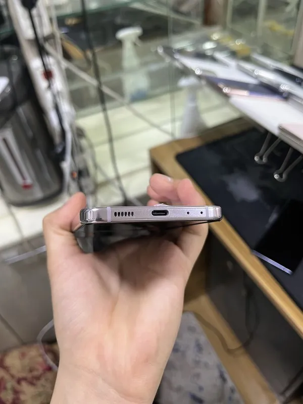 Samsung Z flip5 5G 4 Samsung Z flip5 5G 4
