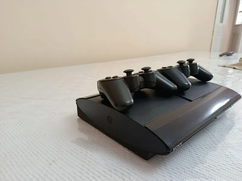 PlayStation 3 super slim — фото 1